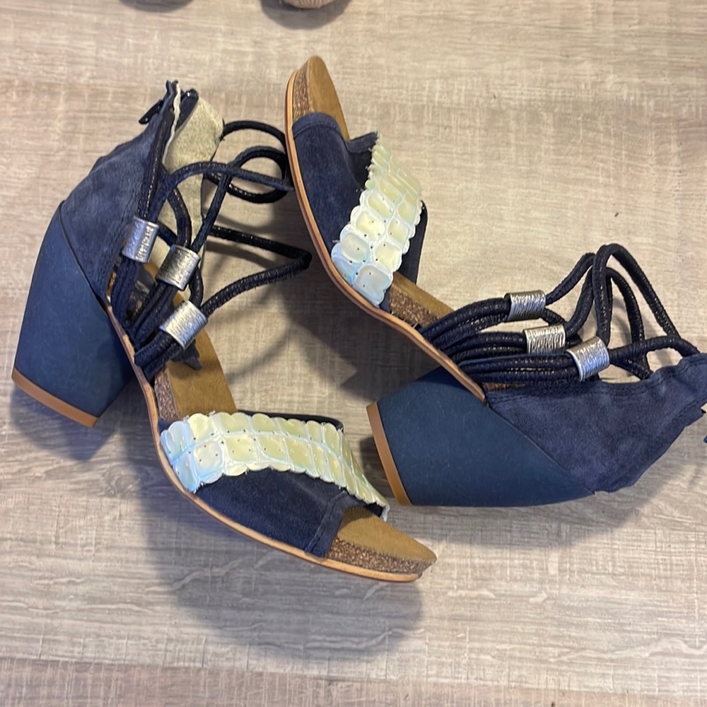 NWT sz 35 euro navy DKODE made in Portugal sandals
